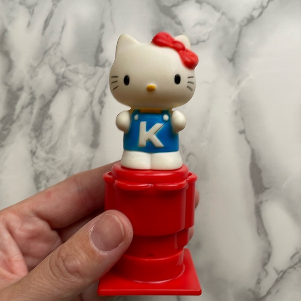 Vintage Sanrio - Hello Kitty stamp - Bow missing colour